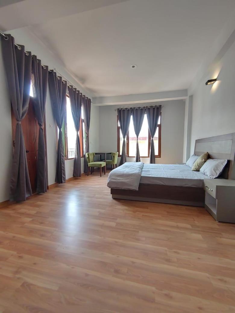 Lha Pomo Apartment Kyelang Ngoại thất bức ảnh